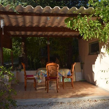 grand mas de terre rouge Villa Blauzac  Buitenkant foto