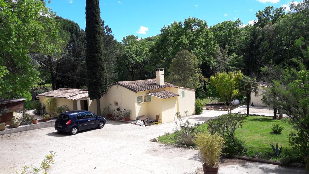 grand mas de terre rouge Villa Blauzac  Buitenkant foto